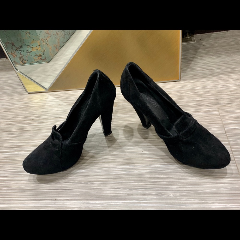 Yigal Azrouel Italian Hand Made Suede Runway Heels